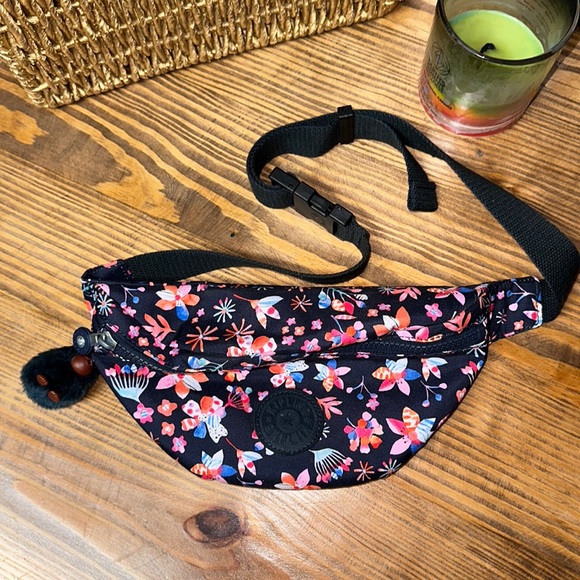 Kipling flower fanny pack - Picture 1 of 10